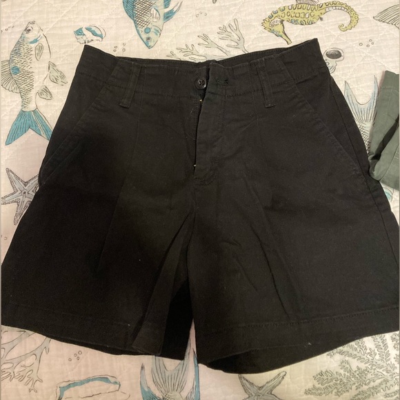 Lot 2 pairs of Lee’s Shorts - Picture 2 of 5